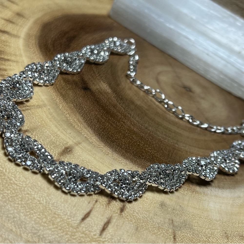 VTG| Rhinestone Crystal Twisted Necklace ✨🤍 - Picture 15 of 15